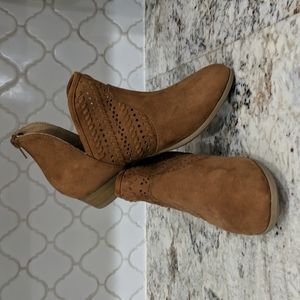 Report girls size 4 boot